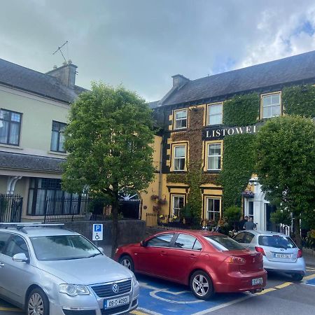 29 The Square Hotel Listowel Buitenkant foto